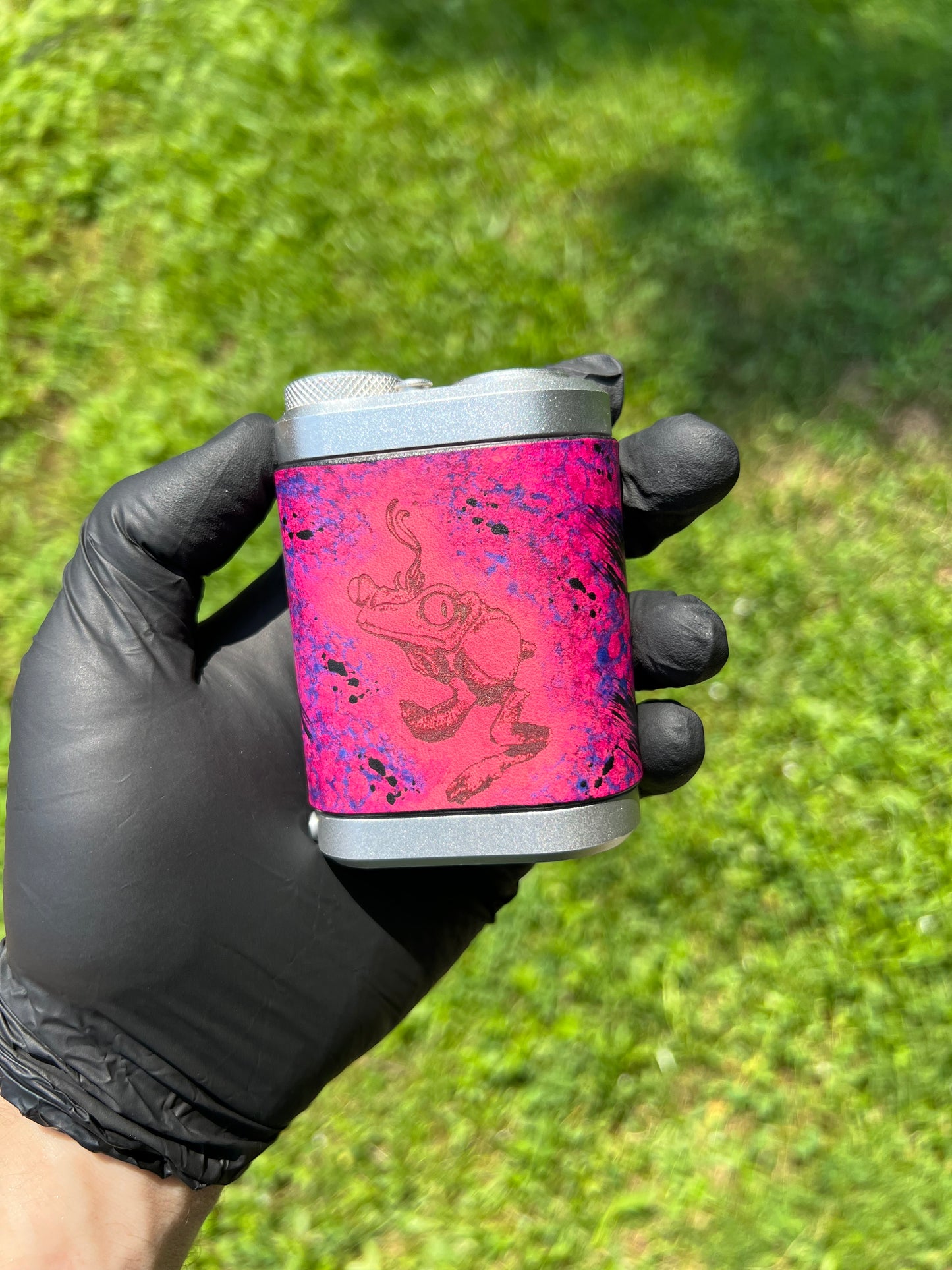 Engraved leather Tm2 sleeve