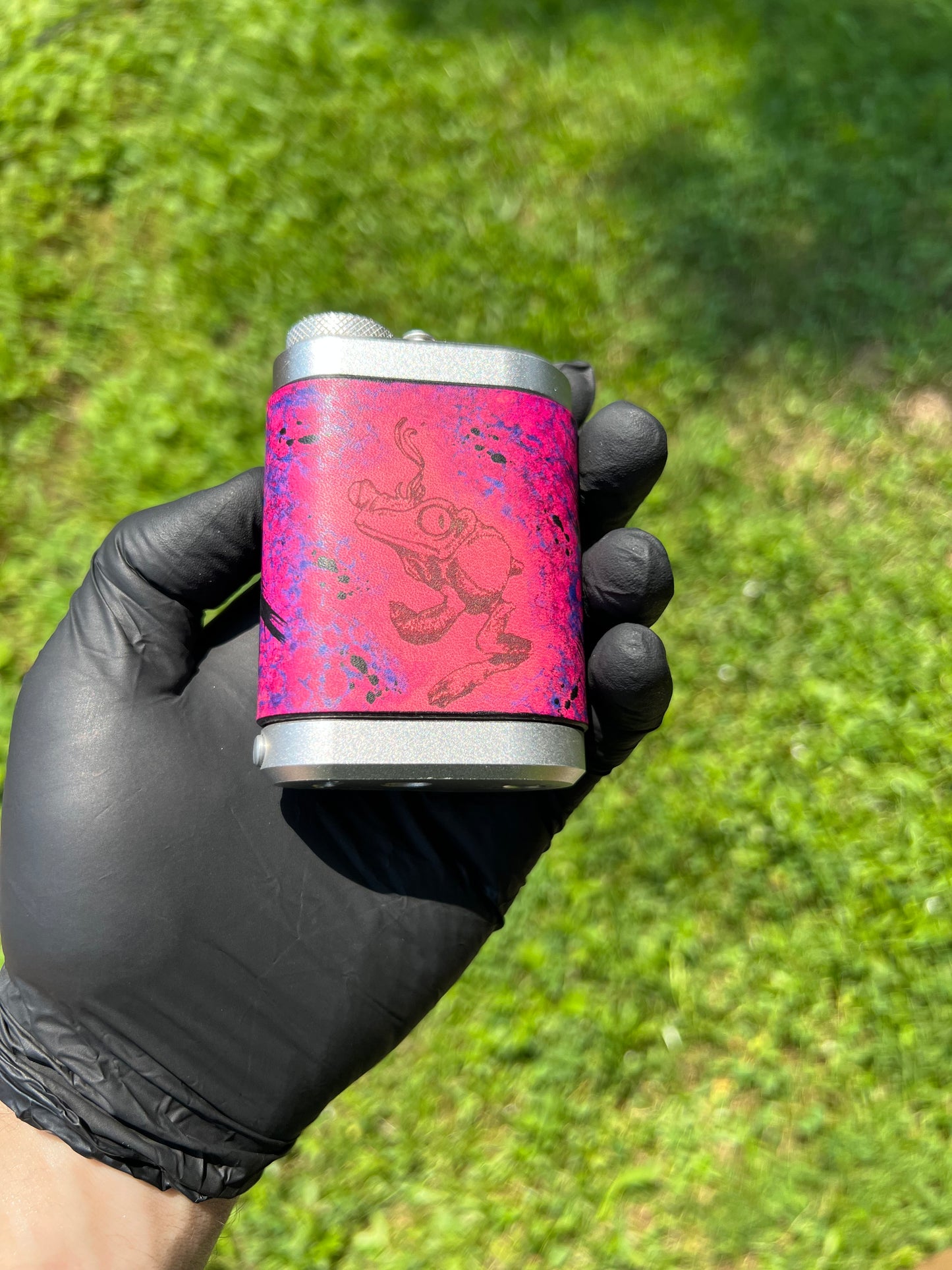 Engraved leather Tm2 sleeve